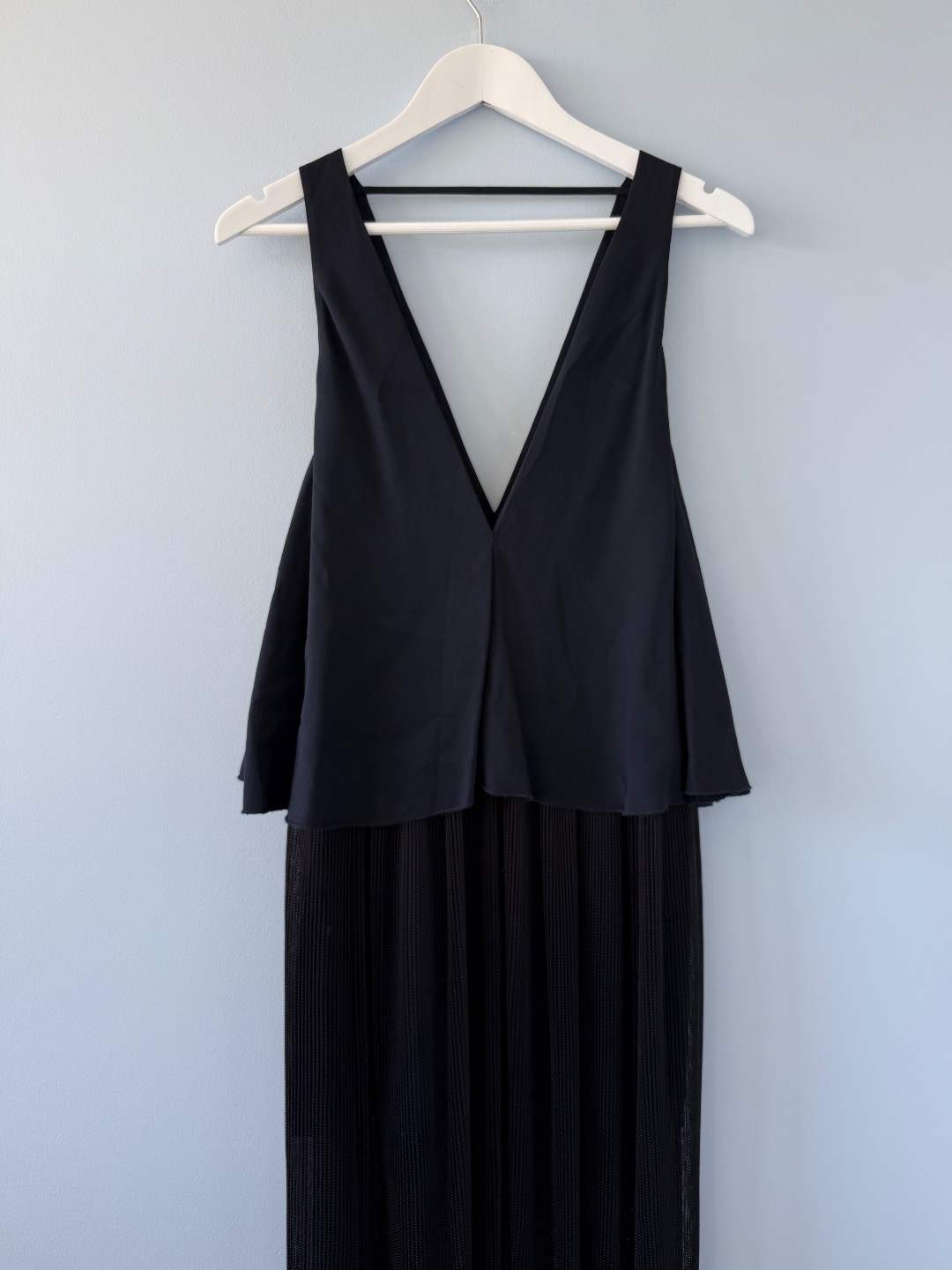 Black Deep V-Neck Pleated Maxi Dress thumbnail 2
