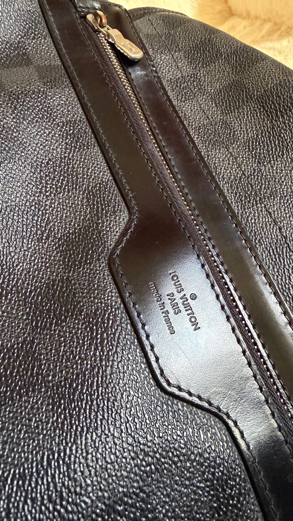 Louis Vuitton Damier Graphite Messenger Bag thumbnail 5
