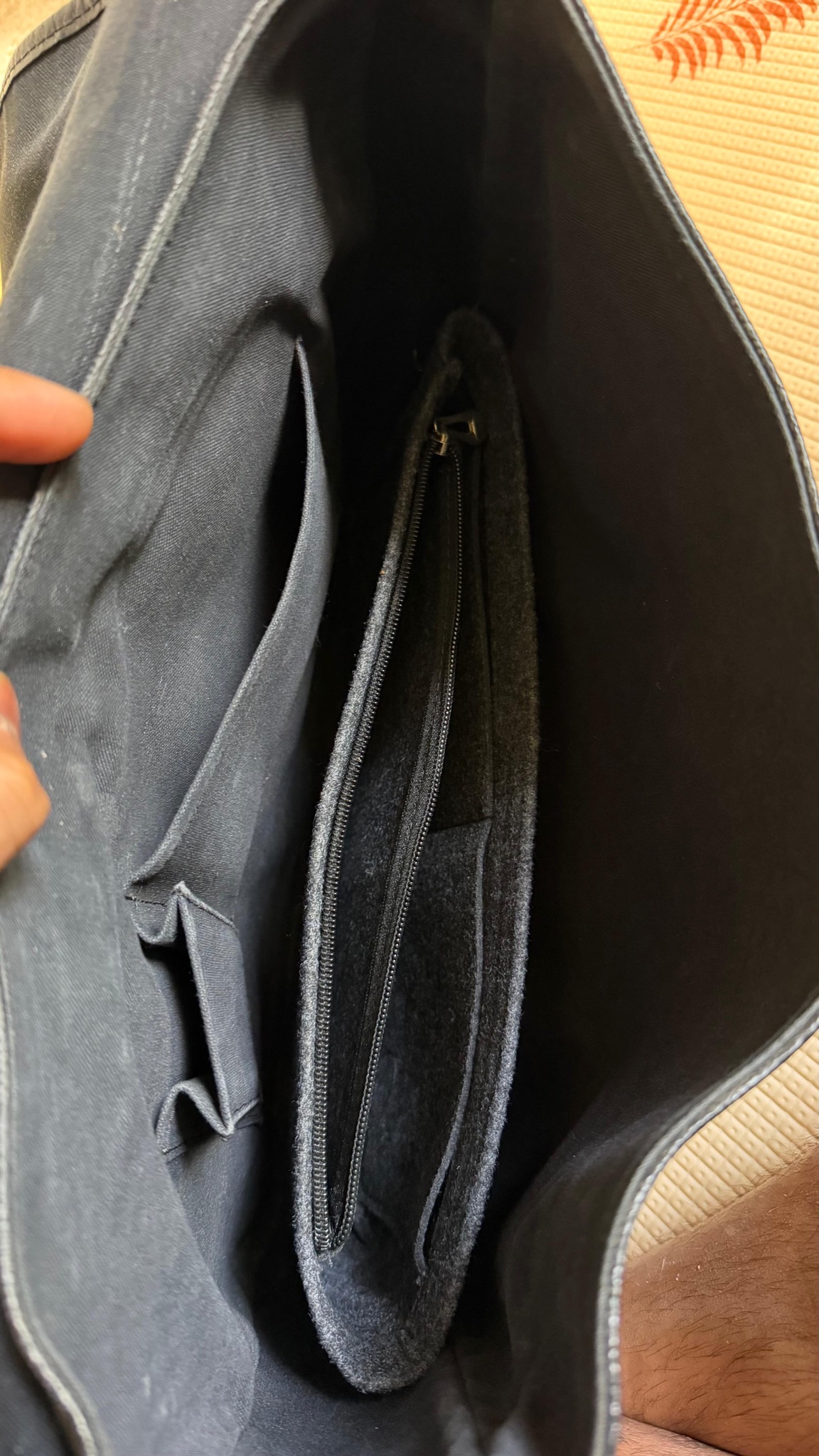 Louis Vuitton Damier Graphite Messenger Bag thumbnail 6