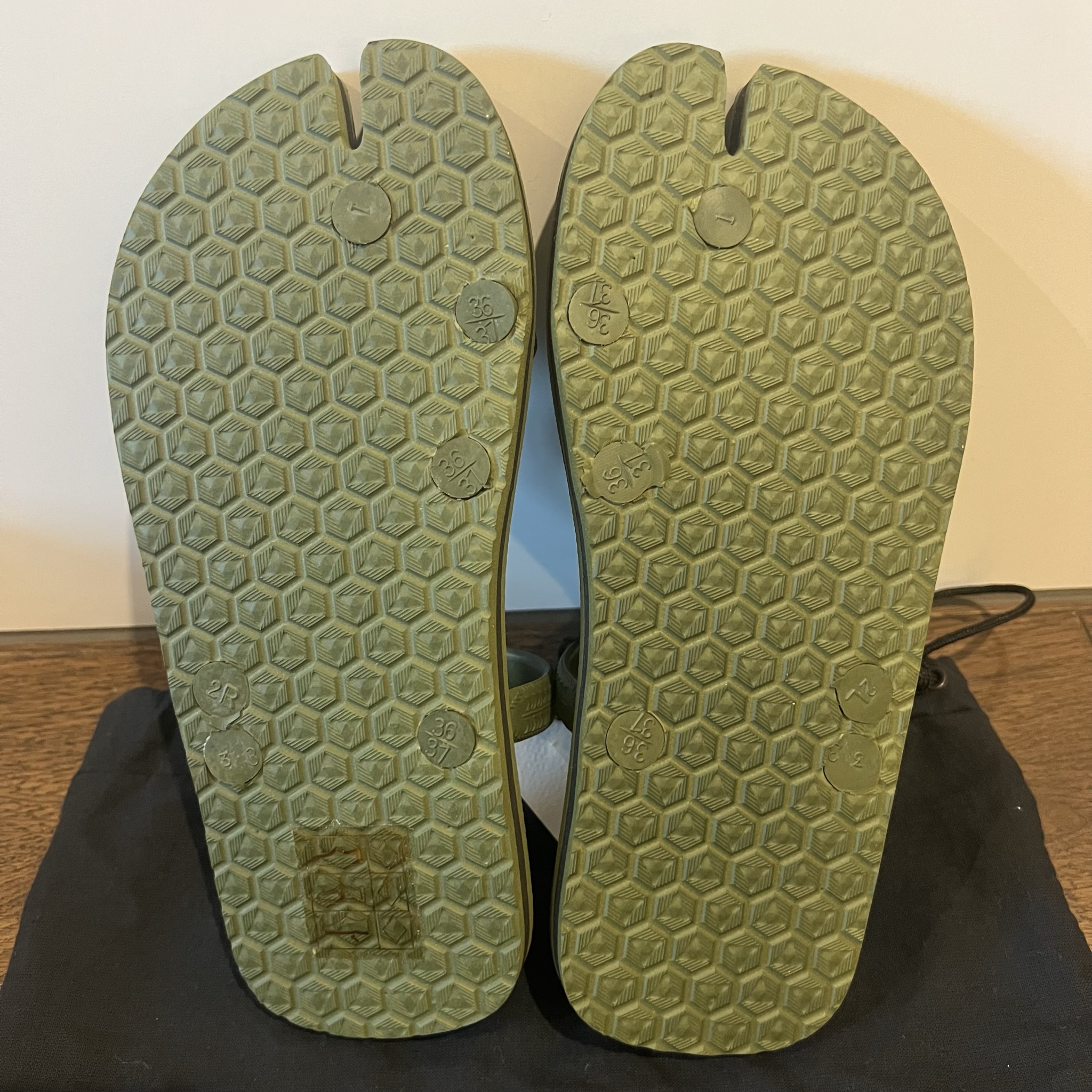 Neil Barrett Fatigue Green Abstract Chevron Flip Flops (Size EU 36) thumbnail 2